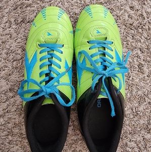 Youth Diadora Soccer Shoes - size 5.5